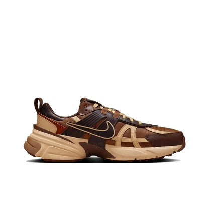 Buty do biegania Nike V2K Run Retro – wygodna amortyzacja i wytrzymała konstrukcja. Model unisex w stylu codziennym i swobodnym. HQ3445-222