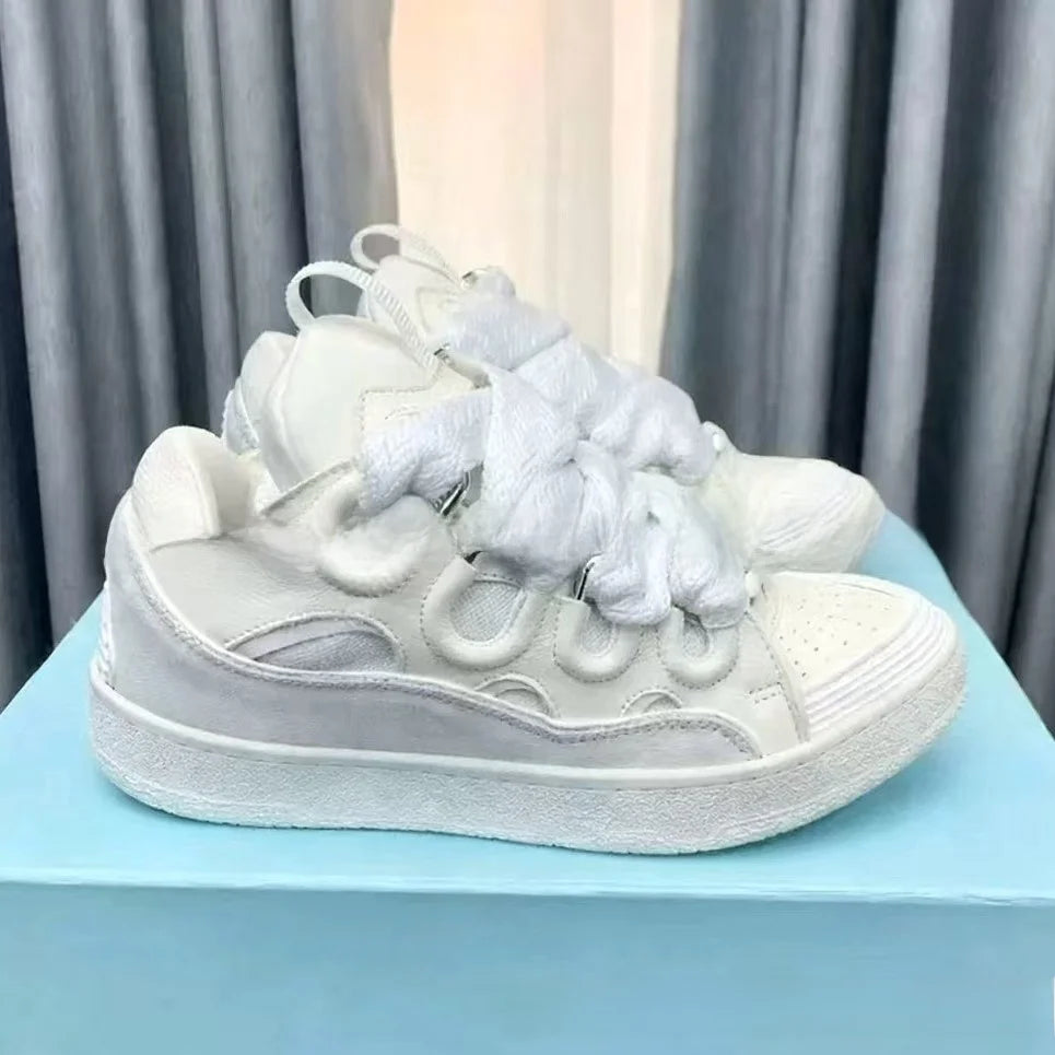 Comfortabele skateschoenen met hoge hak en dikke zool, casual sportieve dad bag-schoenen, Vietnamese en Cambodjaanse nieuwe stijl, slip-on met knoopsluiting