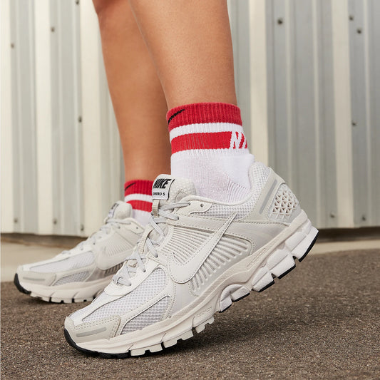 Sapatilhas desportivas retro confortáveis para mulher Nike Zoom Vomero 5 genuínas FQ7079-100