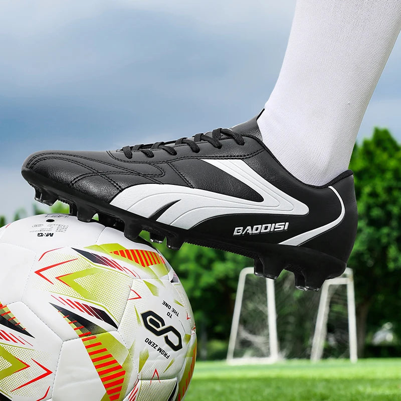 Men's Soccer Shoes Breathable Football Boots Futsal Ultralight Professional Training Sneakers Unisex Grass Cleats Match Sport