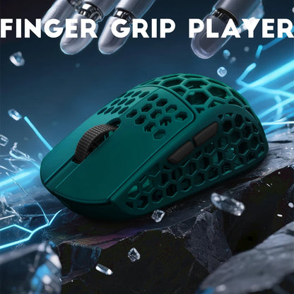 Rato Gaming Sem Fios Darmoshark M5Air em Fibra de Carbono Forjada 8K, PAW3950, 30K DPI, para Mãos Pequenas, Pegada Fingertip, Macros de Jogo, Leve