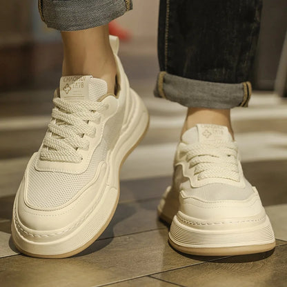 Sneakers da uomo ultraleggere in rete traspirante, scarpe casual alla moda con suola spessa, comode scarpe da ginnastica stringate per camminare tutti i giorni
