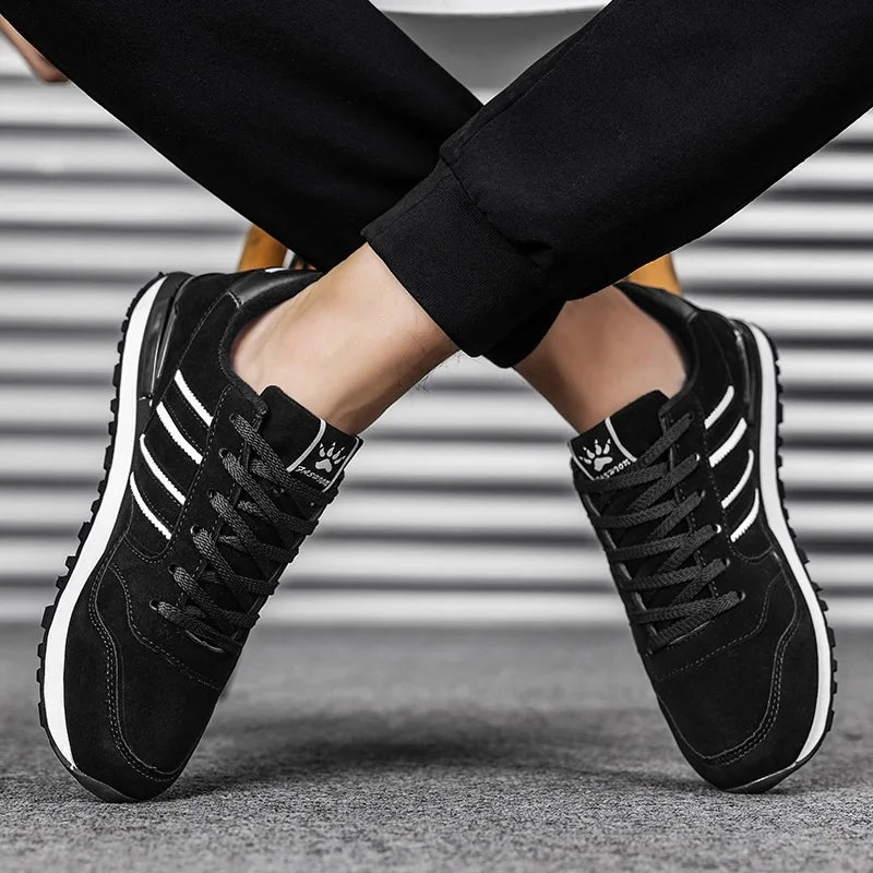 Sapatilhas de Homem 2025 Novas de Alta Qualidade em Pele, Sapatos Casuais Respiráveis de Outono, Sapatos Rasos Casuais Masculinos