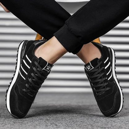 Sapatilhas de Homem 2025 Novas de Alta Qualidade em Pele, Sapatos Casuais Respiráveis de Outono, Sapatos Rasos Casuais Masculinos