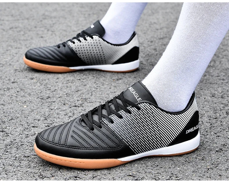 Soccer Shoes Men Anti Slip Indoor Football Boots Fashion Mens Futsal Shoe IC Traning Cleats Chuteira Futebol Male Sneakers