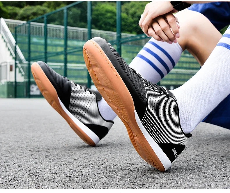 Soccer Shoes Men Anti Slip Indoor Football Boots Fashion Mens Futsal Shoe IC Traning Cleats Chuteira Futebol Male Sneakers