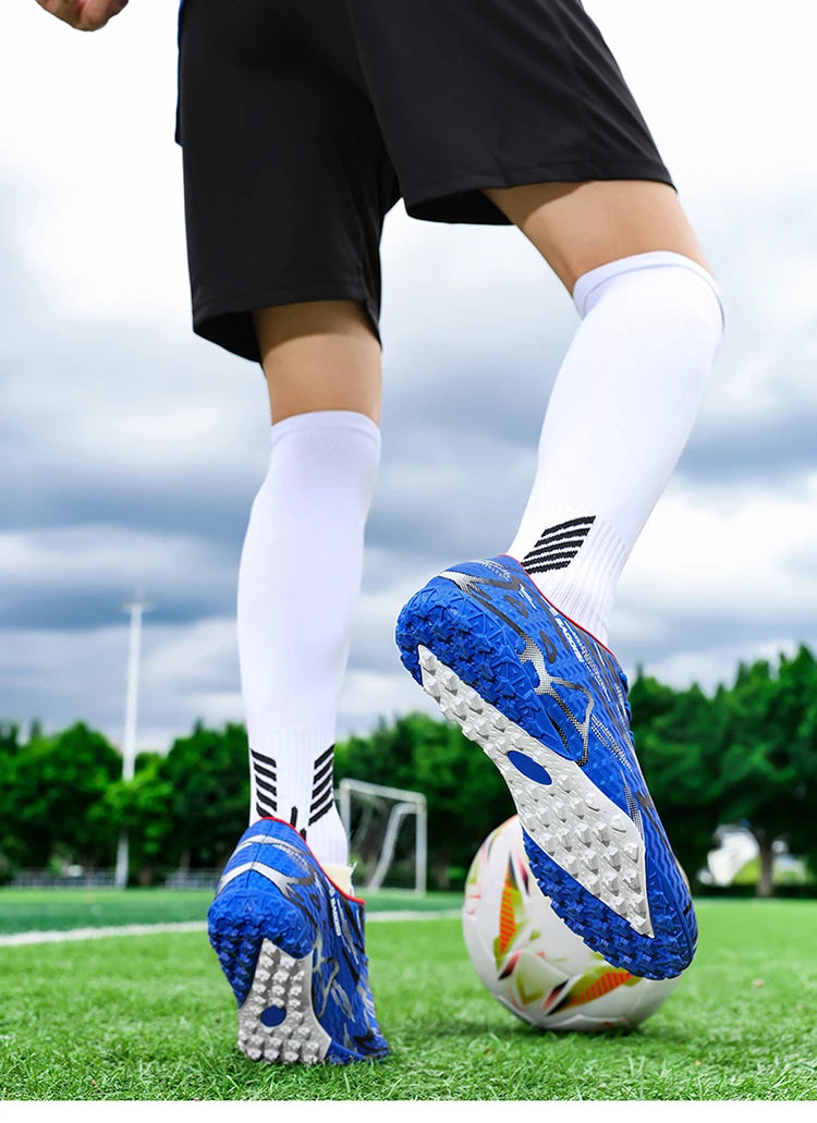 New Men's Football Boots TF Sport Training Soccer Shoes Soft Ultralight Breathable Professional Sneakers Unisex Grass Cleats Match