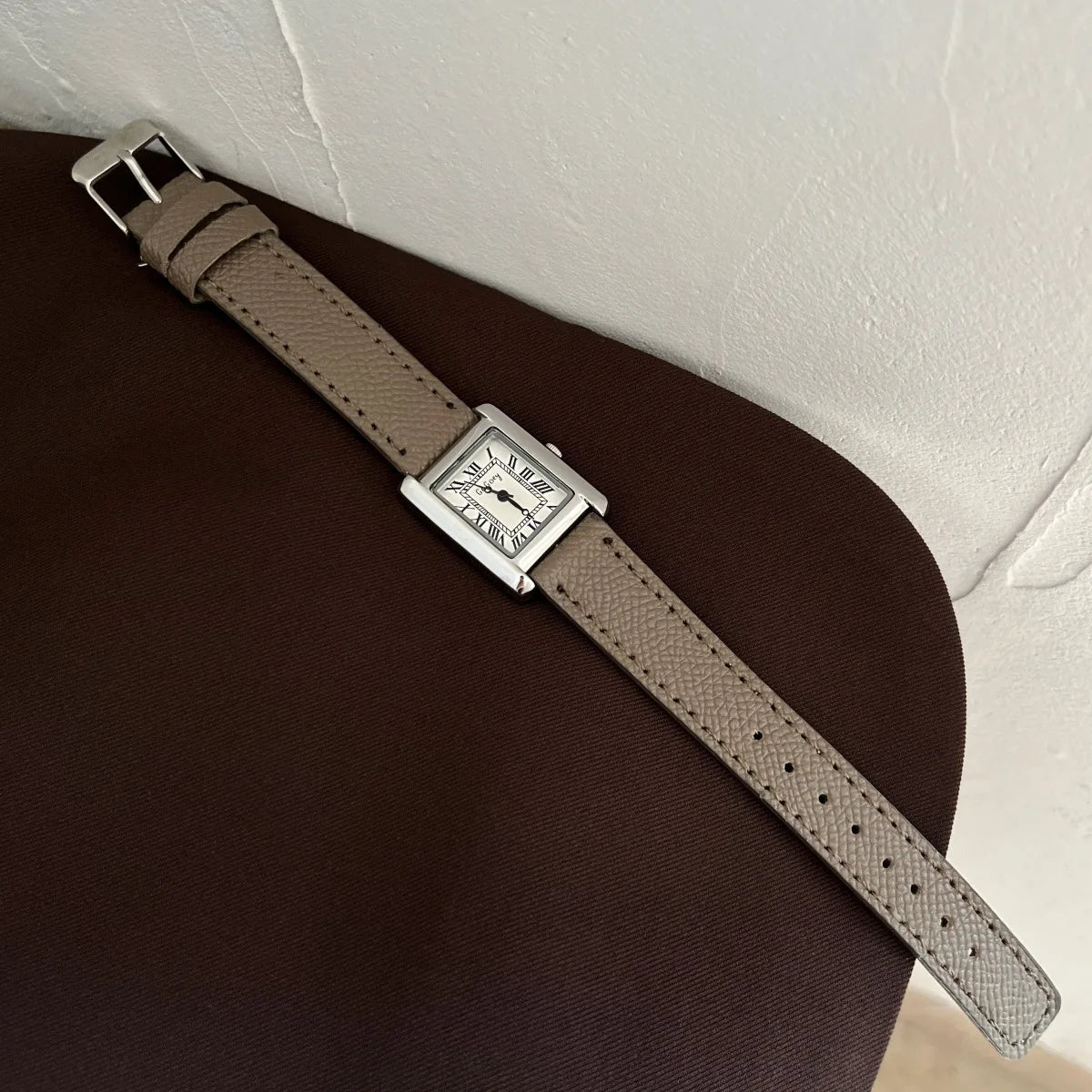 Luxury Square Small Watch Retro Womens Girls Quartz Watches Tiny Female Watch for Women Dresses Lady Fashion Gift for Girlfriend
