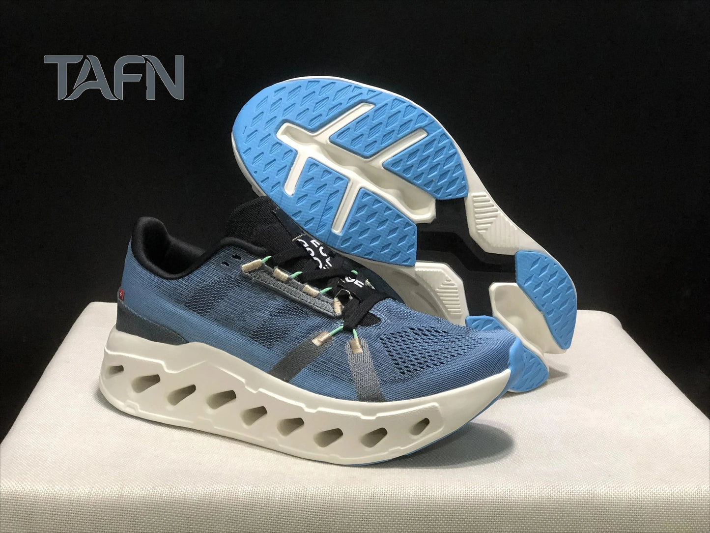 Sneakers with Thick Soles Shock Absorbing Lightweight Sports Shoes for Travel Walking