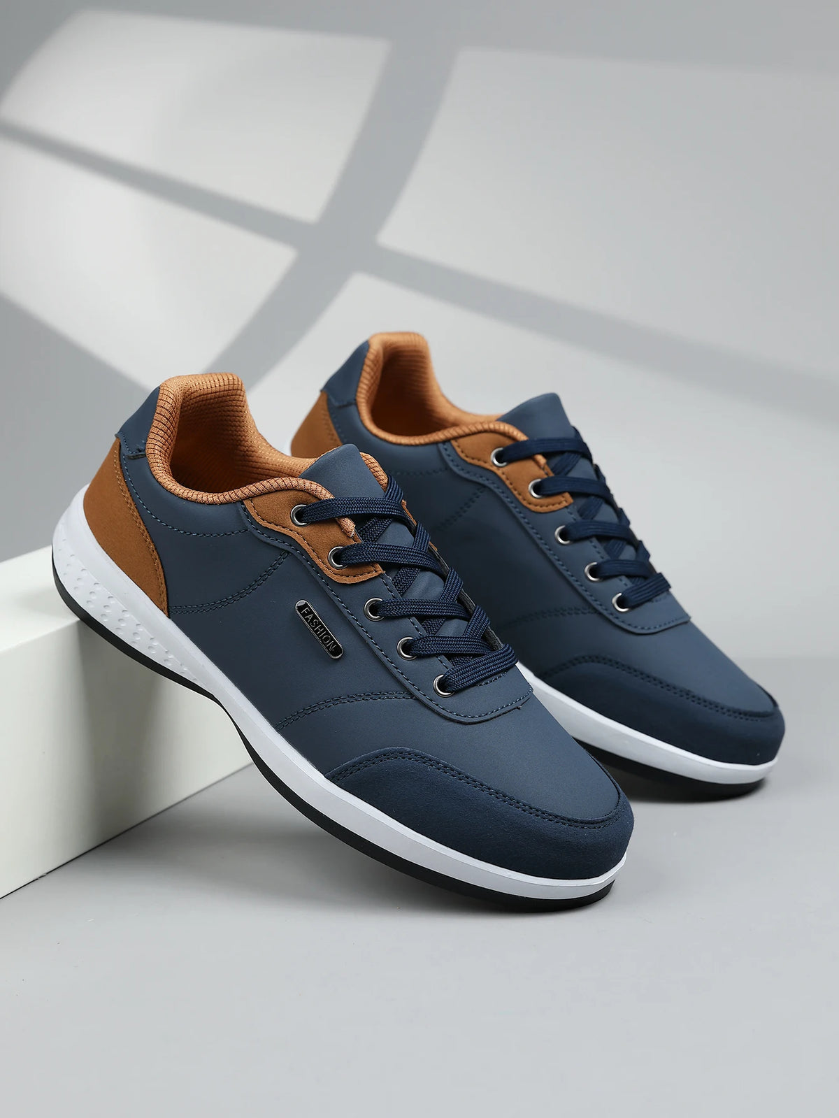 New Men's Four Seasons Waterproof Walking Shoes Casual Men Leather Sports Shoes Non-Slip Camping Shoes Shoes Men's Tennis Shoes