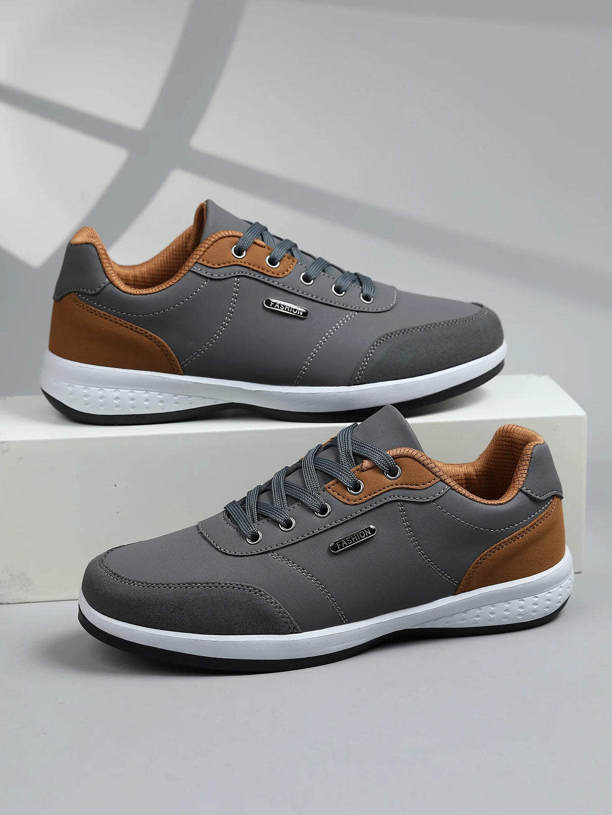 New Men's Four Seasons Waterproof Walking Shoes Casual Men Leather Sports Shoes Non-Slip Camping Shoes Shoes Men's Tennis Shoes