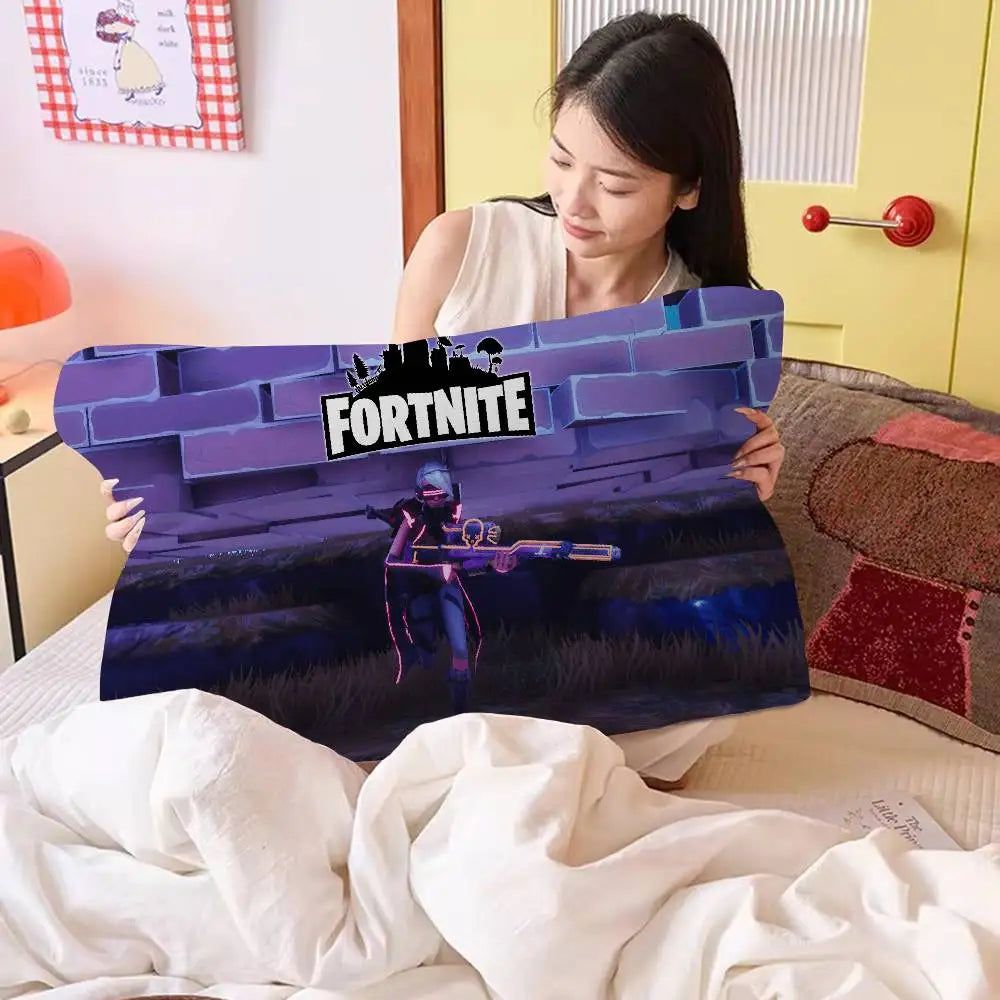 Toalha de almofada antiderrapante premium Cartoon Game F-FortniteS em poliéster de secagem rápida, com fronha antiderrapante segura.