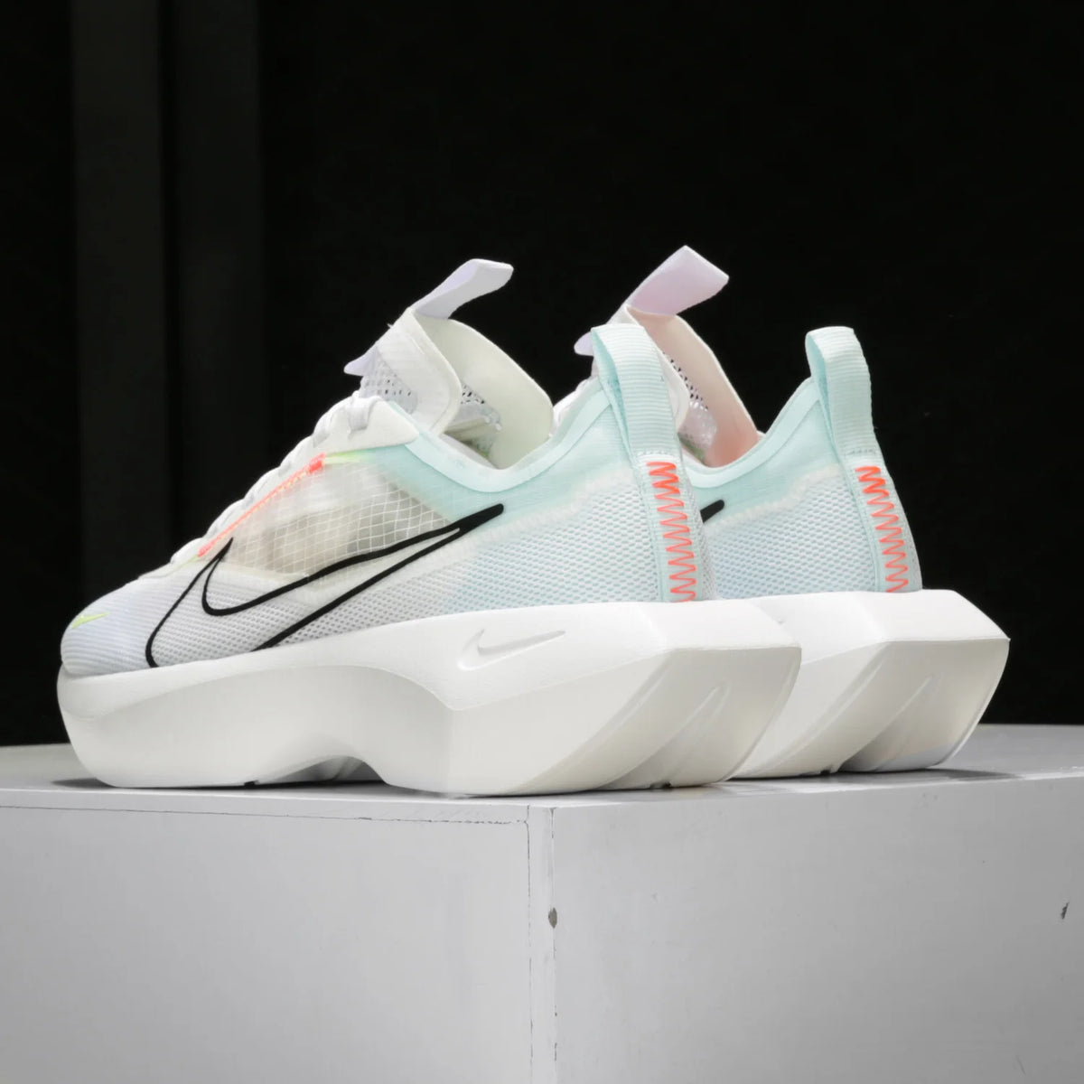 Nike Authentic VISTA LITE Scarpe da donna con plateau traspiranti in stile "dad shoes" CI0905-102