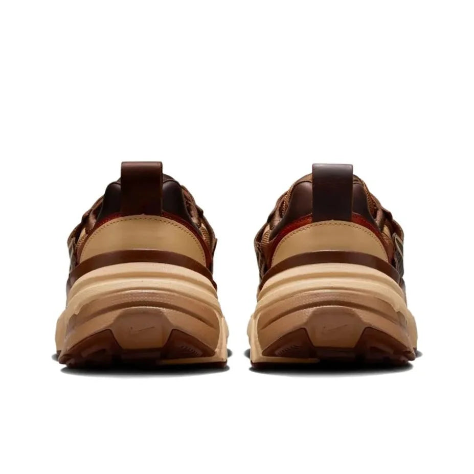 Buty do biegania Nike V2K Run Retro – wygodna amortyzacja i wytrzymała konstrukcja. Model unisex w stylu codziennym i swobodnym. HQ3445-222
