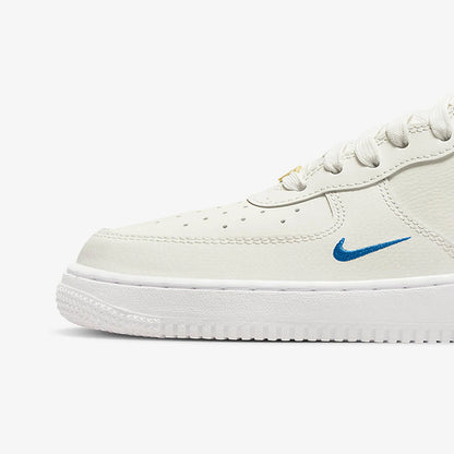 Oryginalne damskie buty skateboardowe Nike Air Force 1 07 Se z wysoką cholewką, oddychające, DQ7584-100