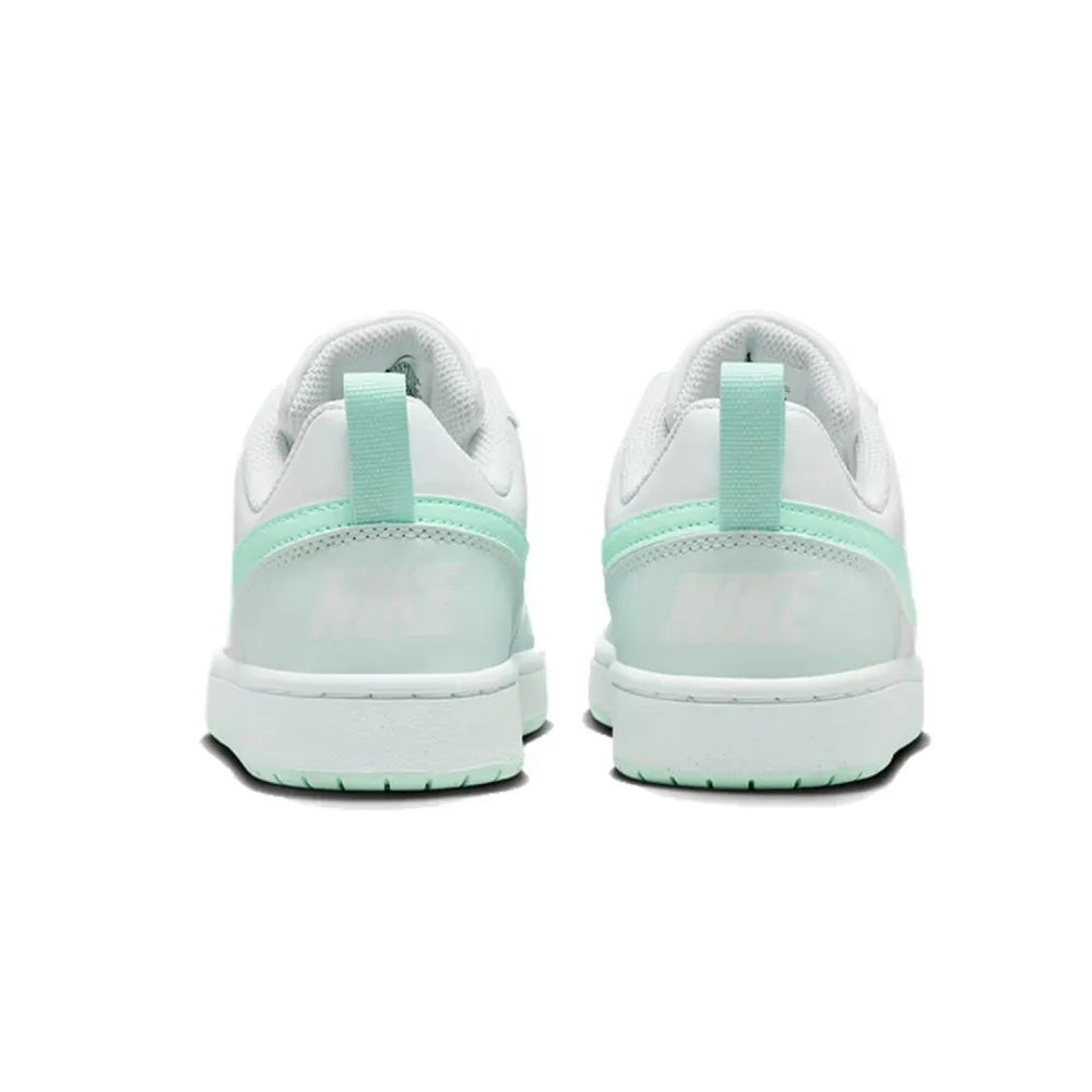 Nike COURT ženski stilski, vsestranski in udobni športni copati: za prosti čas, protizdrsni, trpežni, v beli in mint zeleni barvi FZ3539-100
