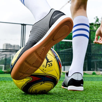 Soccer Shoes Men Anti Slip Indoor Football Boots Fashion Mens Futsal Shoe IC Traning Cleats Chuteira Futebol Male Sneakers
